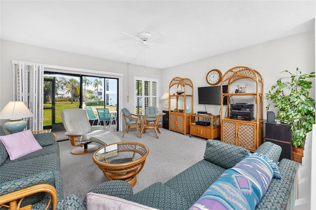 For Sale: $435,000 (2 beds, 2 baths, 1185 Square Feet)
