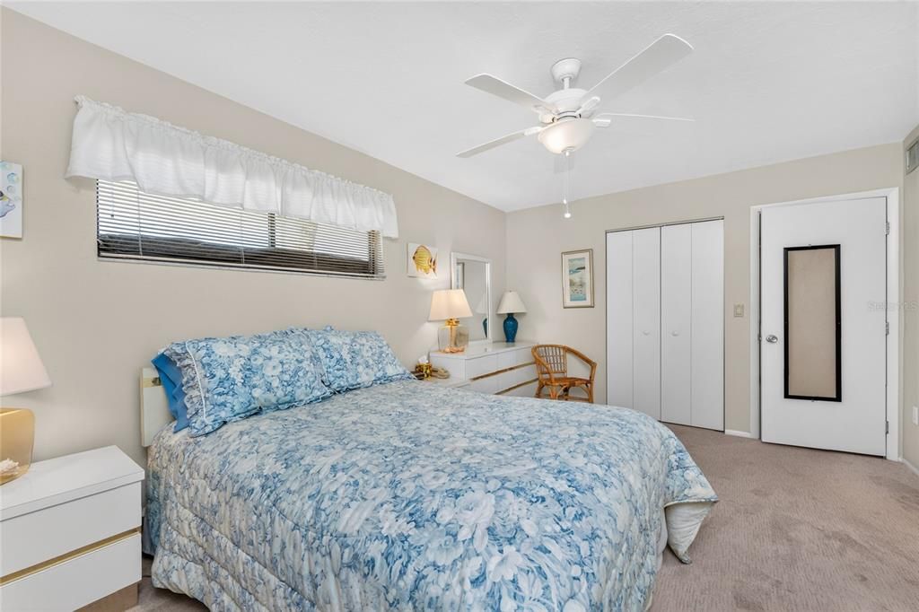 For Sale: $435,000 (2 beds, 2 baths, 1185 Square Feet)