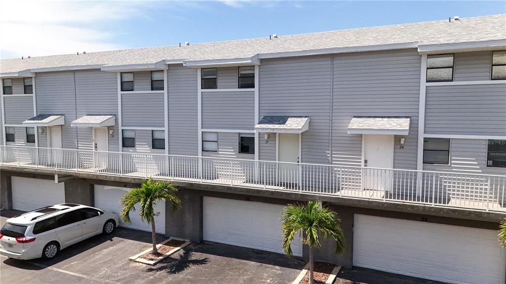 For Sale: $499,000 (2 beds, 2 baths, 1225 Square Feet)