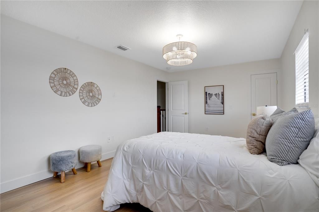 For Sale: $499,000 (2 beds, 2 baths, 1225 Square Feet)