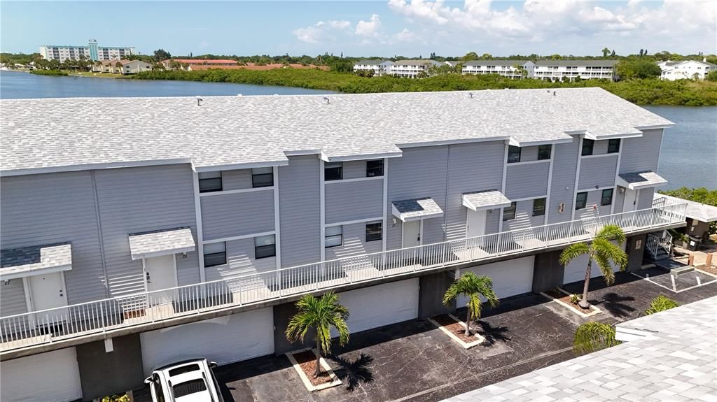 For Sale: $499,000 (2 beds, 2 baths, 1225 Square Feet)