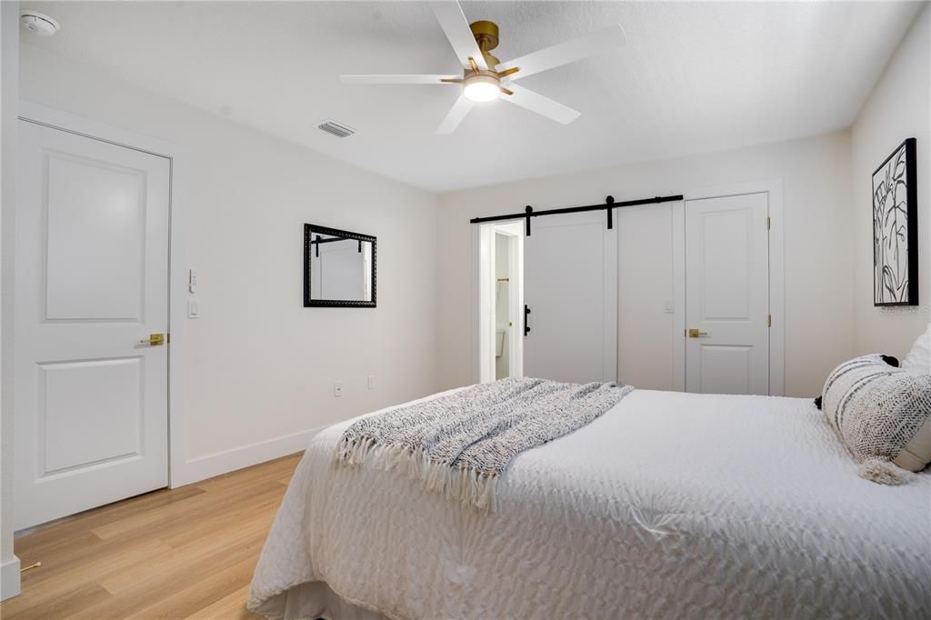 For Sale: $499,000 (2 beds, 2 baths, 1225 Square Feet)