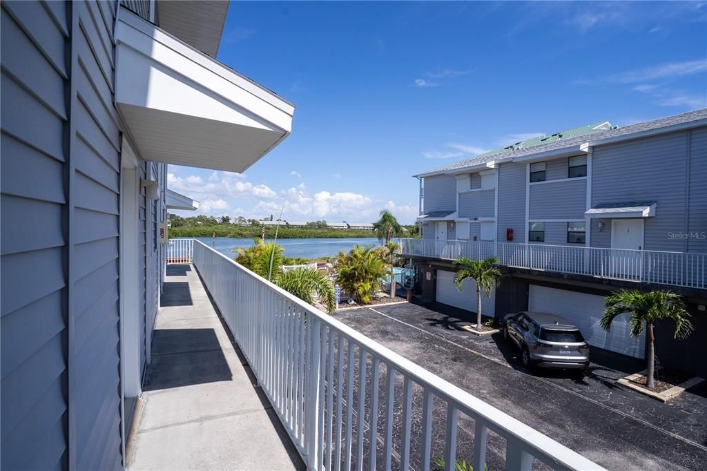 For Sale: $499,000 (2 beds, 2 baths, 1225 Square Feet)