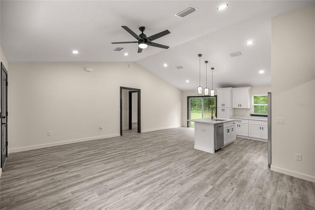 For Sale: $283,800 (3 beds, 2 baths, 1435 Square Feet)