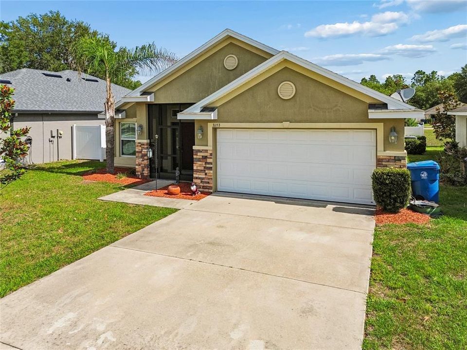 For Sale: $279,900 (3 beds, 2 baths, 1462 Square Feet)