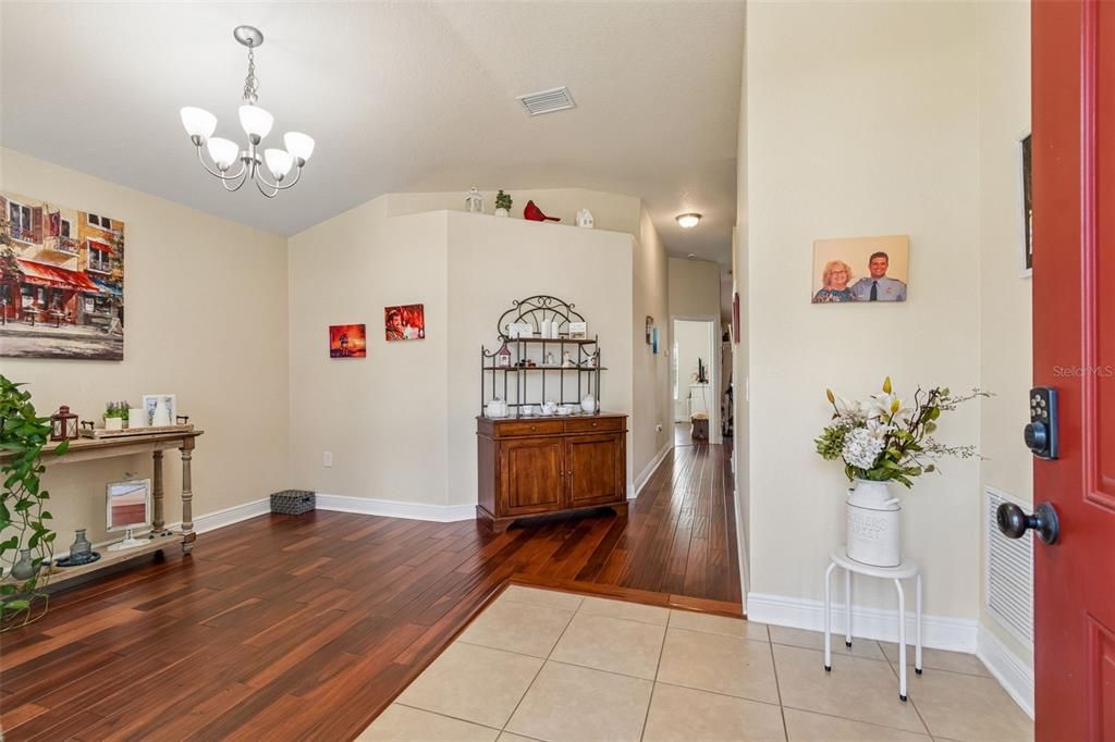 For Sale: $279,900 (3 beds, 2 baths, 1462 Square Feet)