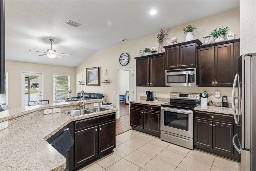 For Sale: $279,900 (3 beds, 2 baths, 1462 Square Feet)