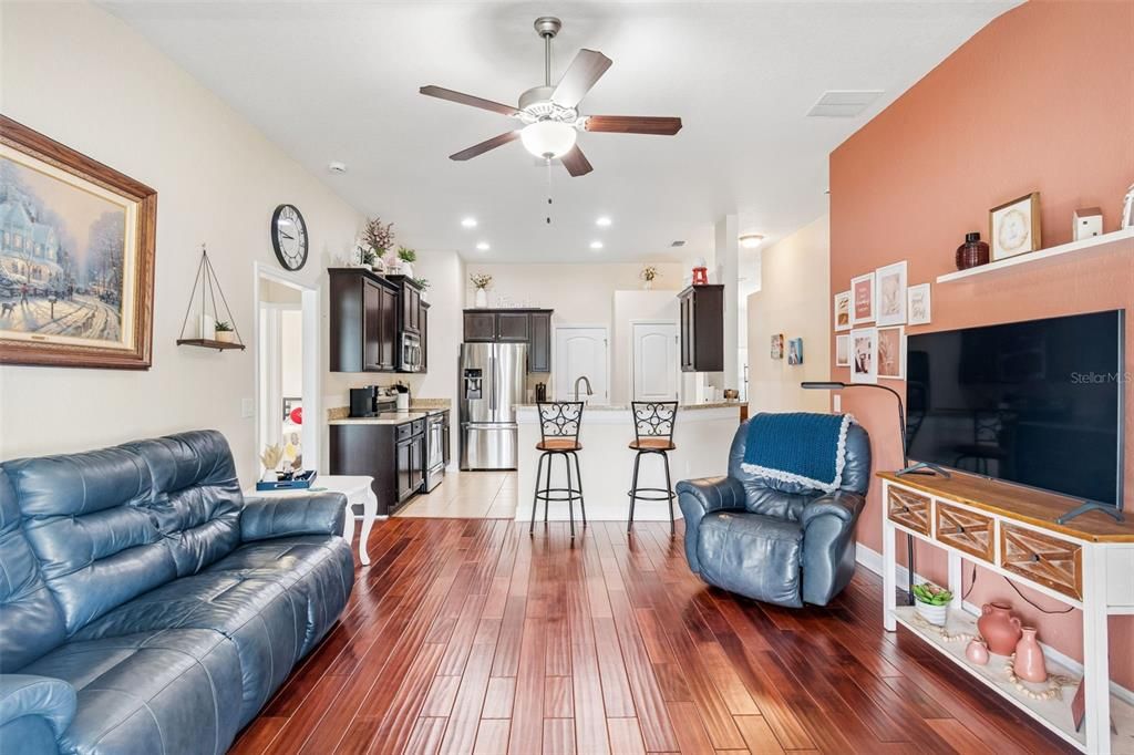 For Sale: $279,900 (3 beds, 2 baths, 1462 Square Feet)