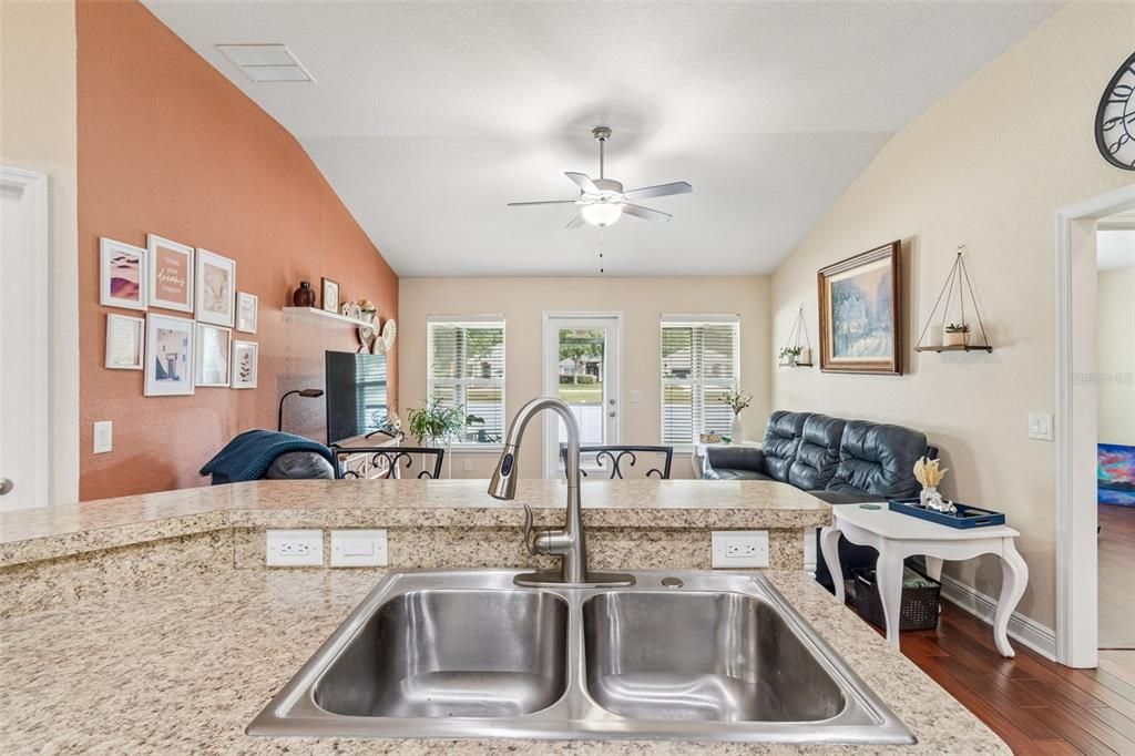 For Sale: $279,900 (3 beds, 2 baths, 1462 Square Feet)