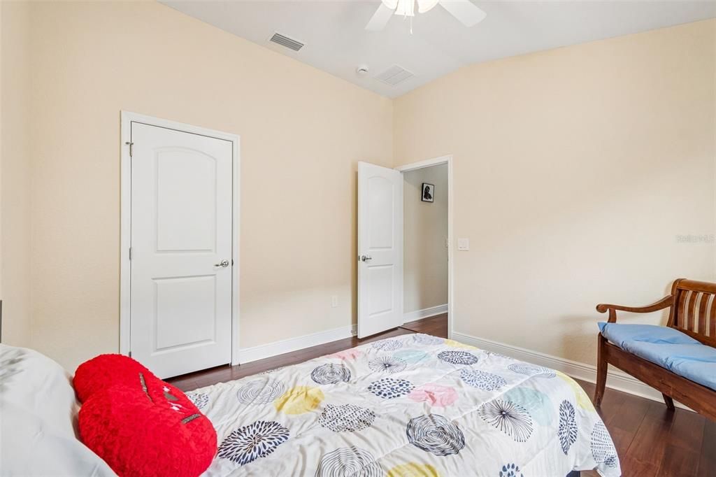 For Sale: $279,900 (3 beds, 2 baths, 1462 Square Feet)