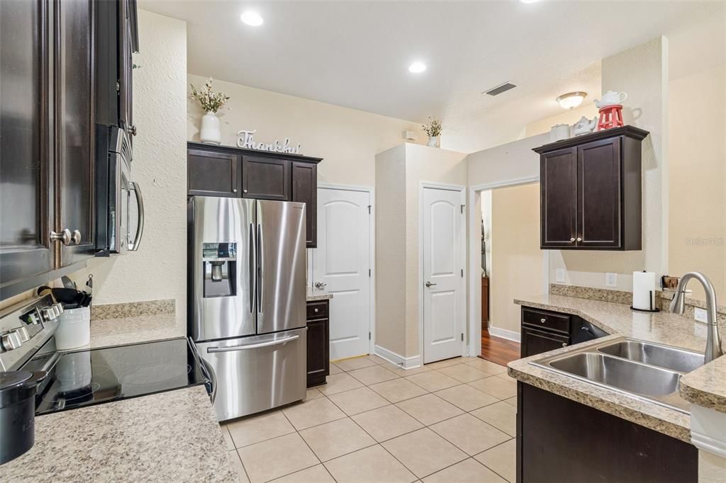 For Sale: $279,900 (3 beds, 2 baths, 1462 Square Feet)