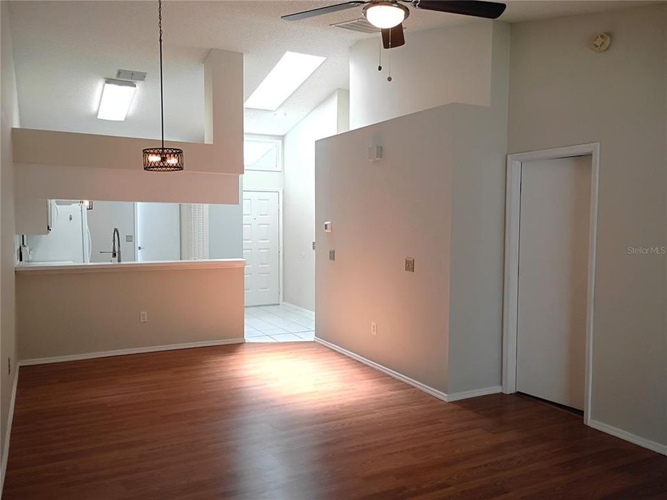 For Rent: $2,200 (2 beds, 2 baths, 1000 Square Feet)