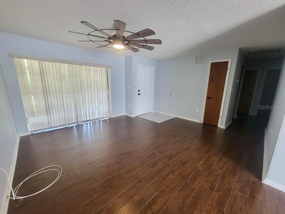 En Renta: $1,550 (2 camas, 2 baños, 1000 Pies cuadrados)