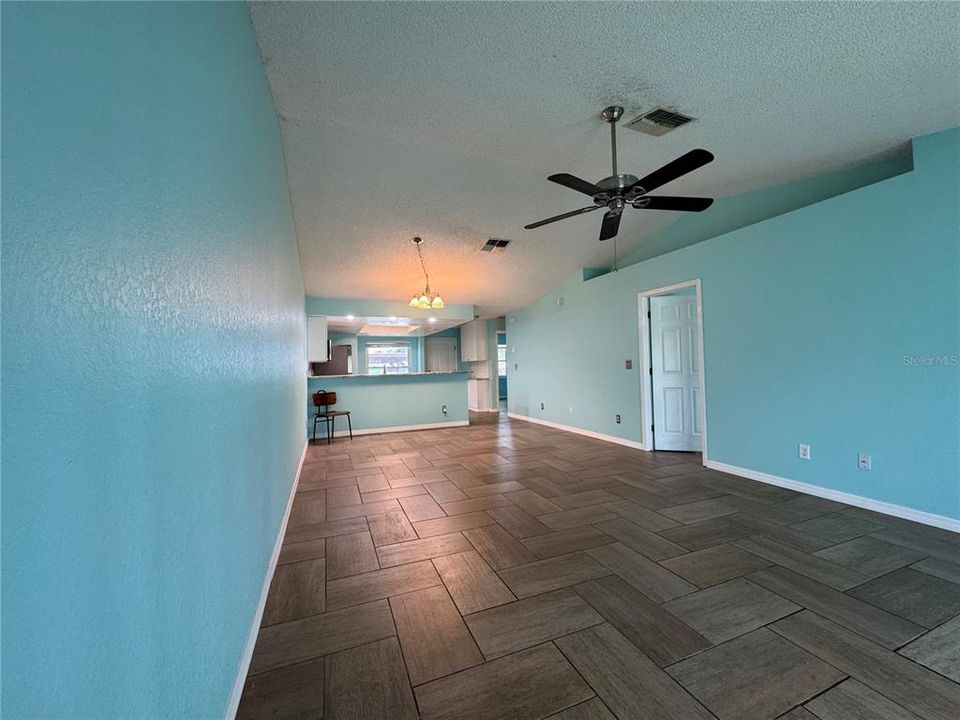 For Sale: $189,000 (2 beds, 2 baths, 1020 Square Feet)