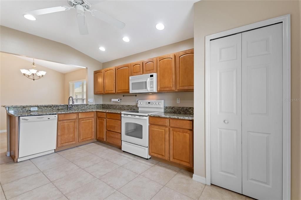 En Venta: $309,900 (2 camas, 2 baños, 1819 Pies cuadrados)