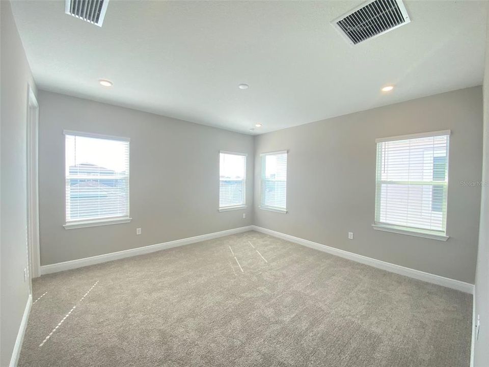 For Rent: $3,150 (4 beds, 3 baths, 2088 Square Feet)
