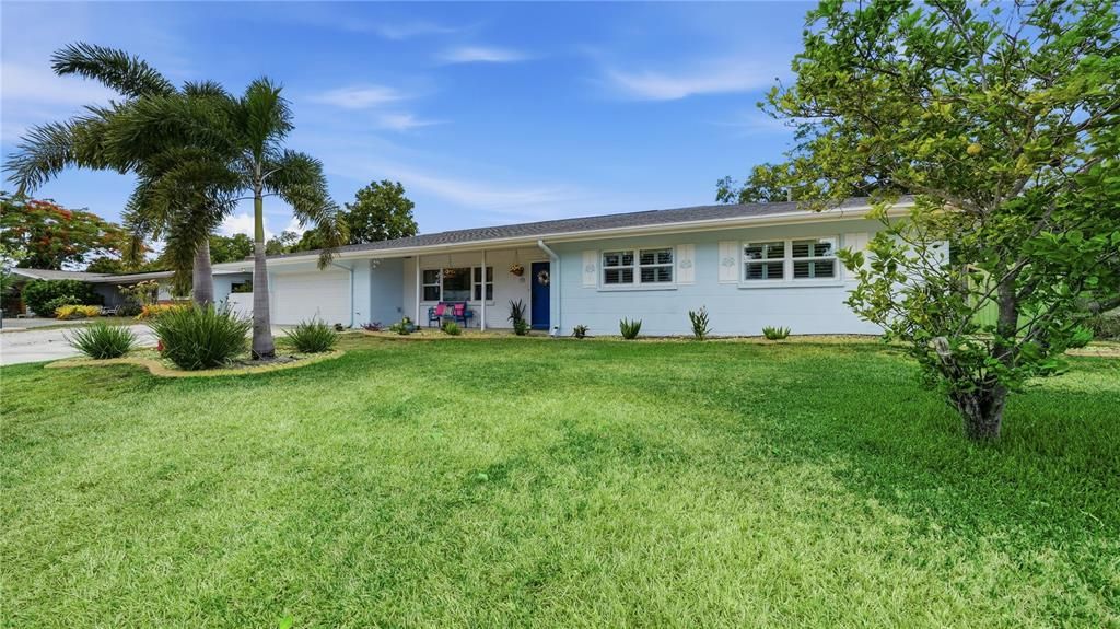 Active With Contract: $825,000 (3 beds, 3 baths, 2123 Square Feet)