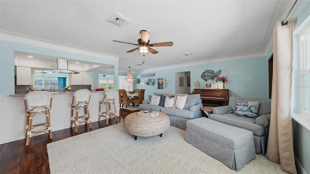 Active With Contract: $825,000 (3 beds, 3 baths, 2123 Square Feet)