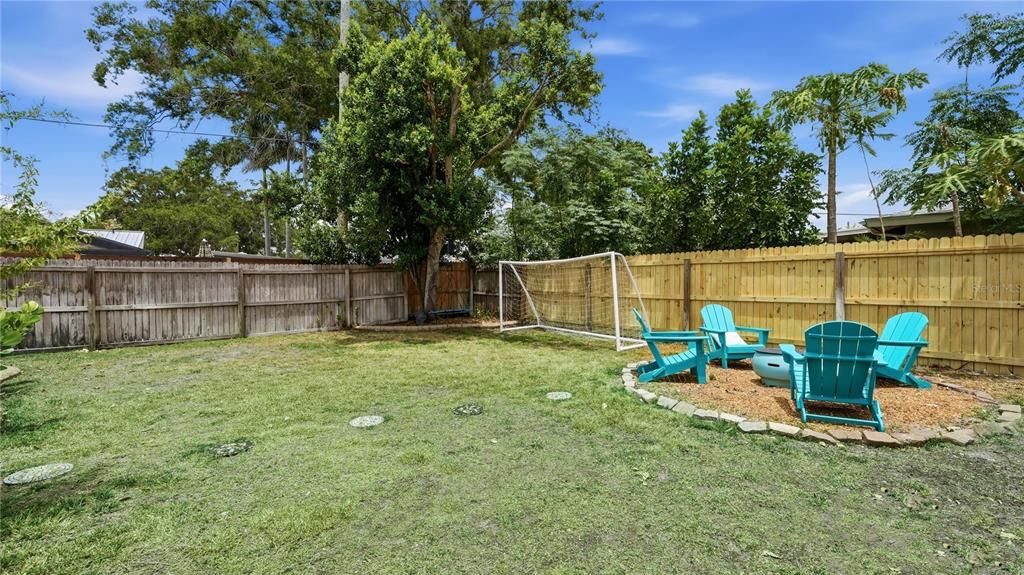 Active With Contract: $825,000 (3 beds, 3 baths, 2123 Square Feet)