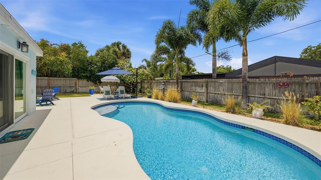 Active With Contract: $825,000 (3 beds, 3 baths, 2123 Square Feet)