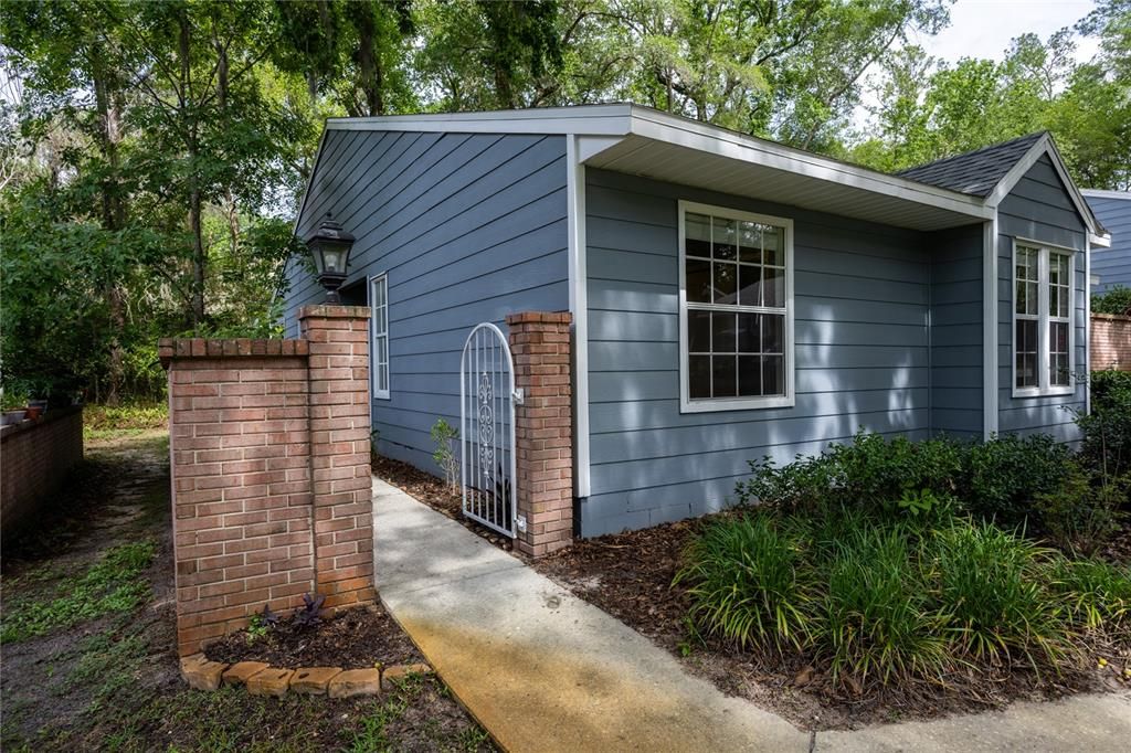Active With Contract: $242,000 (2 beds, 2 baths, 1102 Square Feet)