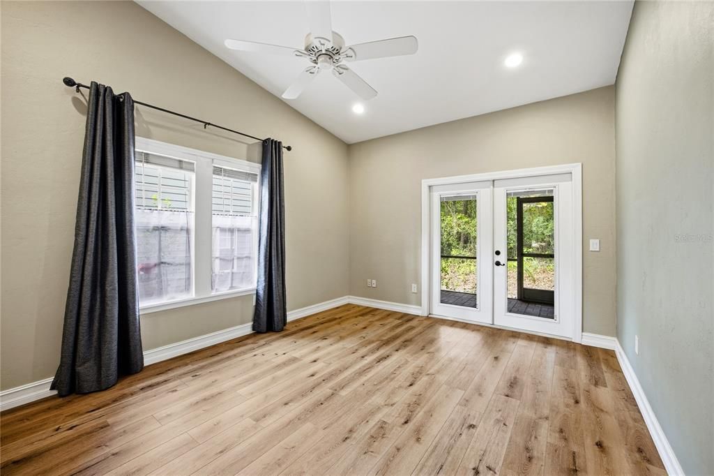 Active With Contract: $242,000 (2 beds, 2 baths, 1102 Square Feet)