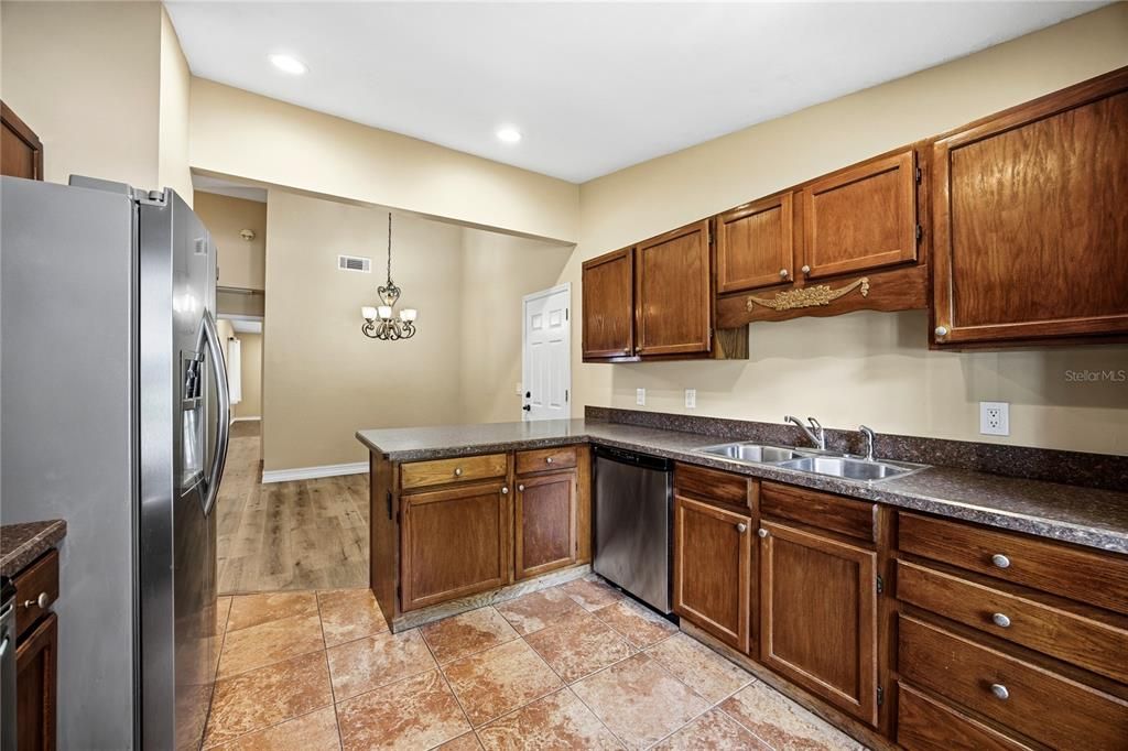 Active With Contract: $242,000 (2 beds, 2 baths, 1102 Square Feet)