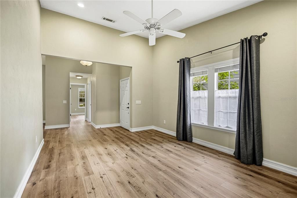 Active With Contract: $242,000 (2 beds, 2 baths, 1102 Square Feet)