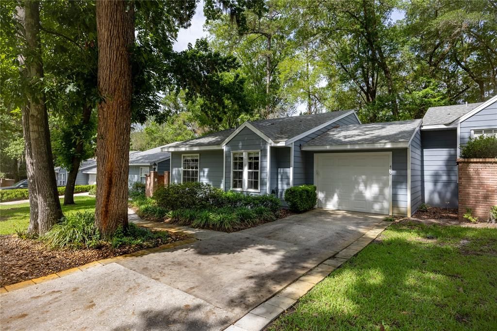 Active With Contract: $242,000 (2 beds, 2 baths, 1102 Square Feet)
