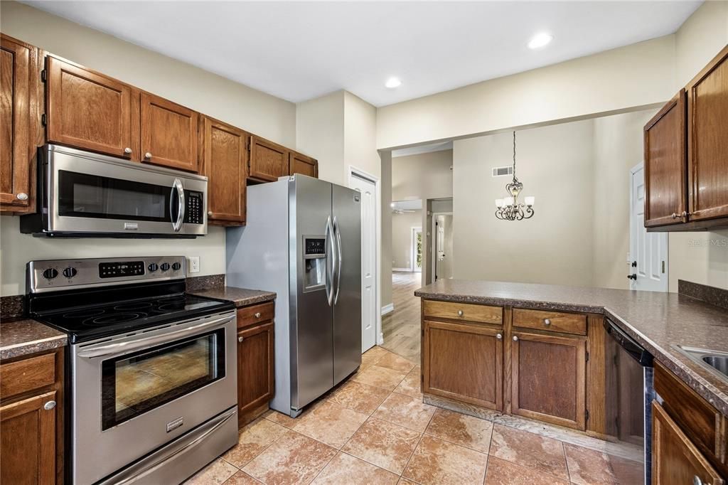 Active With Contract: $242,000 (2 beds, 2 baths, 1102 Square Feet)