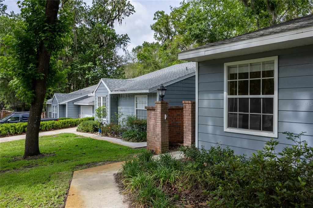 Active With Contract: $242,000 (2 beds, 2 baths, 1102 Square Feet)