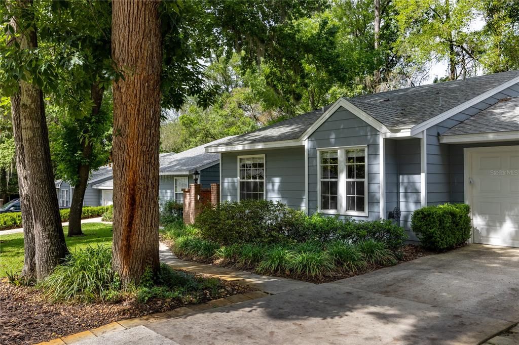 Active With Contract: $242,000 (2 beds, 2 baths, 1102 Square Feet)
