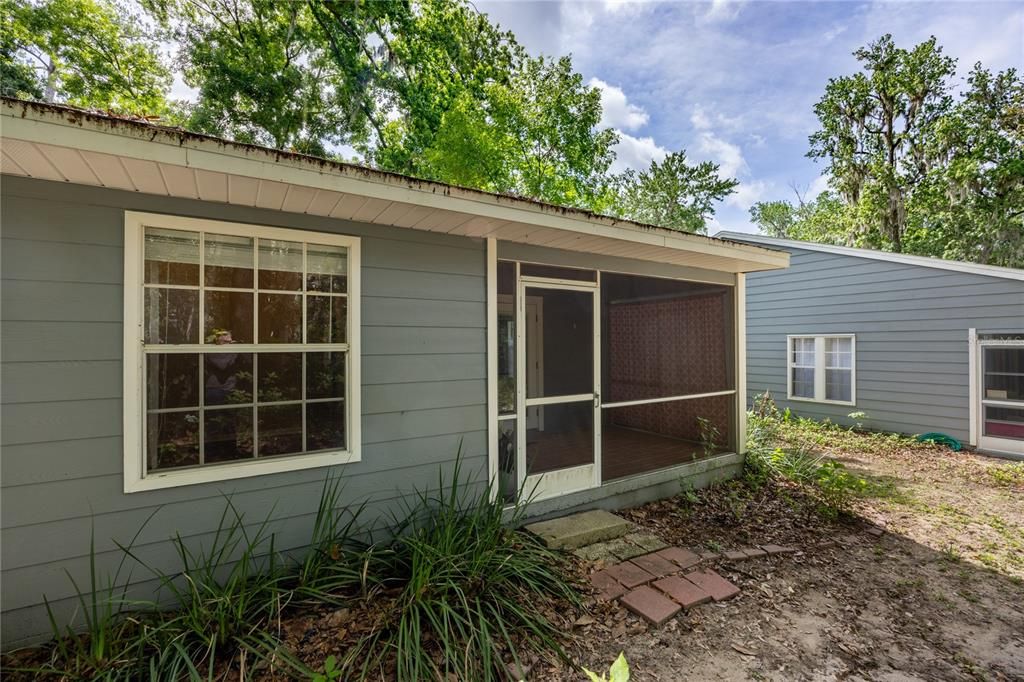Active With Contract: $242,000 (2 beds, 2 baths, 1102 Square Feet)