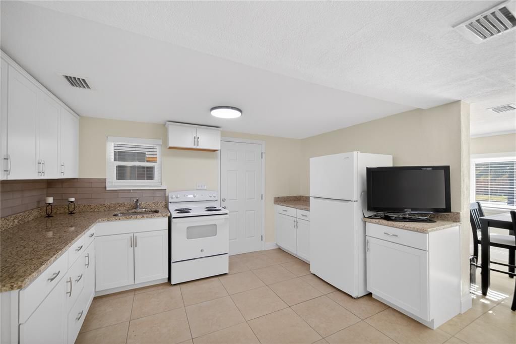 For Rent: $2,500 (3 beds, 2 baths, 1030 Square Feet)