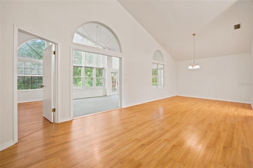 На продажу: $315,000 (2 спален, 2 ванн, 1816 Квадратных фут)