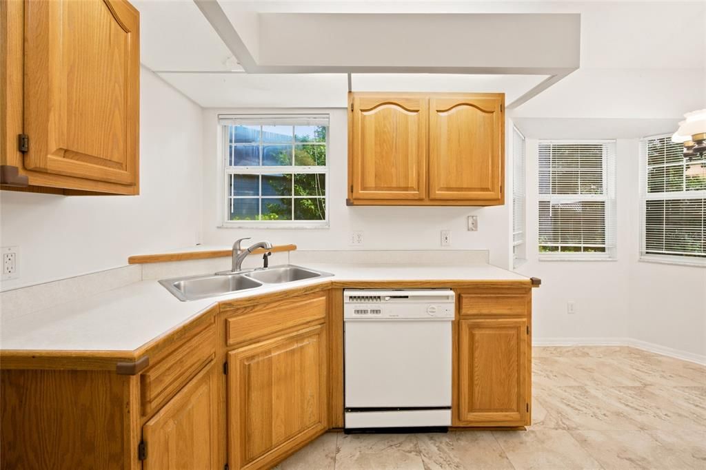 На продажу: $315,000 (2 спален, 2 ванн, 1816 Квадратных фут)