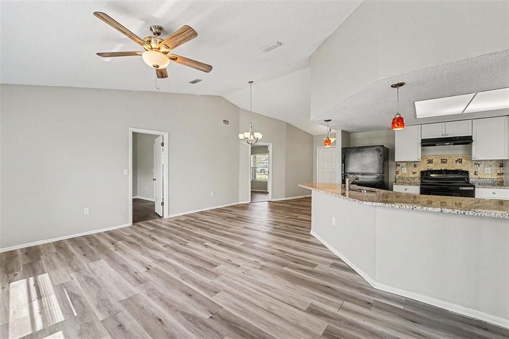 For Sale: $294,900 (3 beds, 2 baths, 1498 Square Feet)