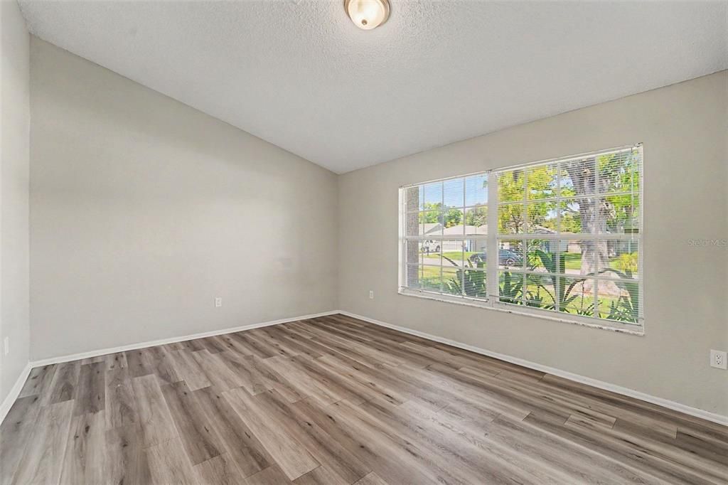For Sale: $294,900 (3 beds, 2 baths, 1498 Square Feet)