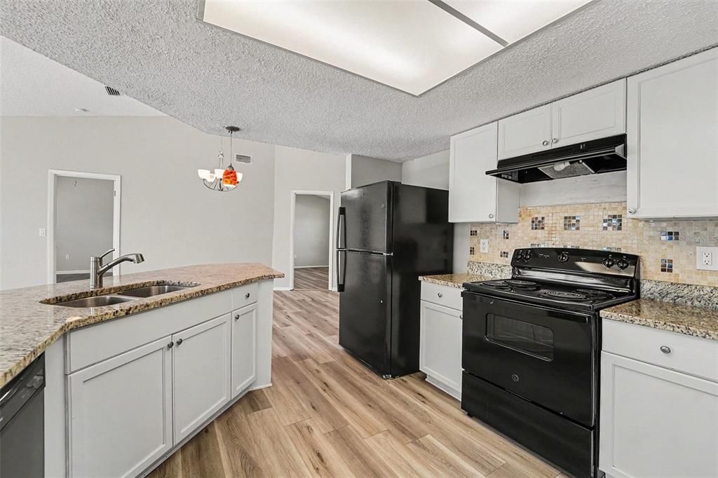 For Sale: $294,900 (3 beds, 2 baths, 1498 Square Feet)