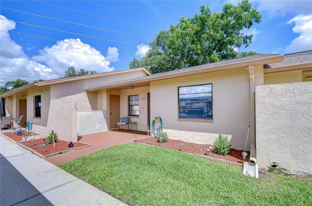 For Sale: $175,000 (2 beds, 2 baths, 1094 Square Feet)