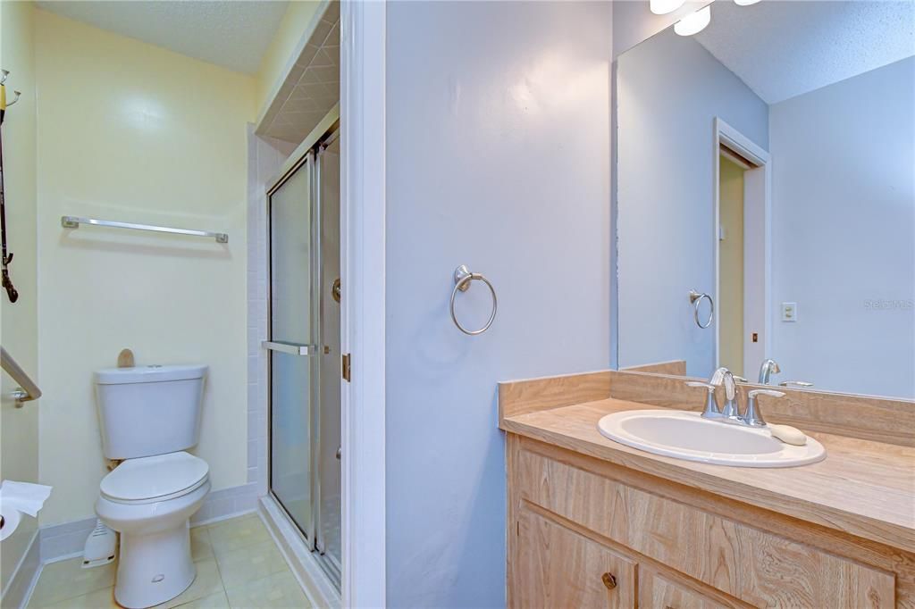 For Sale: $175,000 (2 beds, 2 baths, 1094 Square Feet)