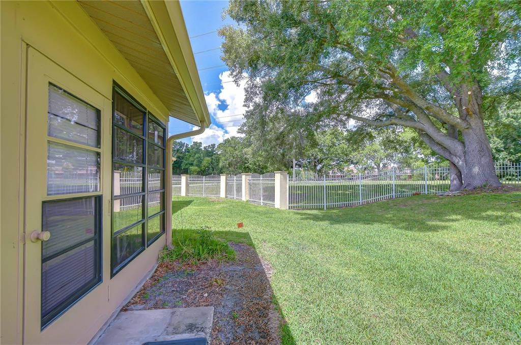 For Sale: $175,000 (2 beds, 2 baths, 1094 Square Feet)