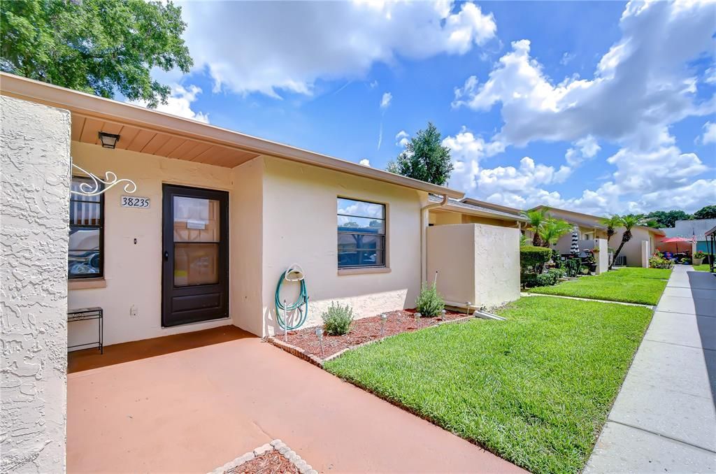 For Sale: $175,000 (2 beds, 2 baths, 1094 Square Feet)