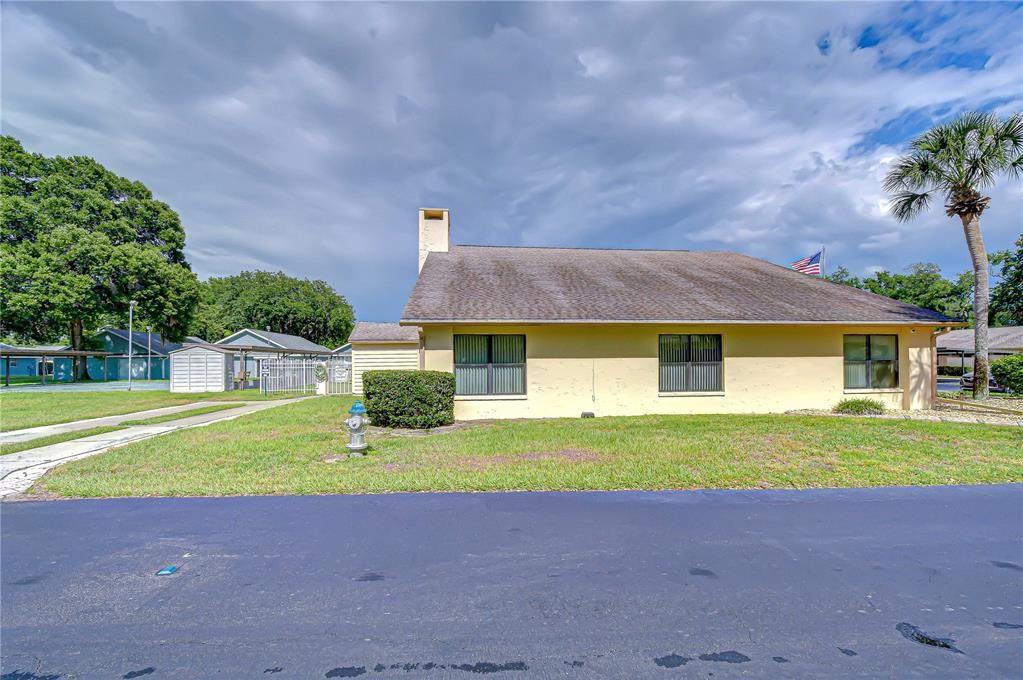 For Sale: $175,000 (2 beds, 2 baths, 1094 Square Feet)