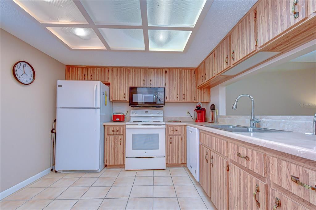 For Sale: $175,000 (2 beds, 2 baths, 1094 Square Feet)