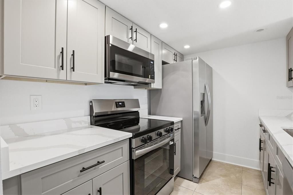 Active With Contract: $224,900 (2 beds, 1 baths, 760 Square Feet)