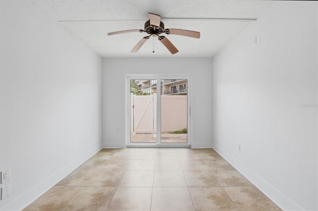 Active With Contract: $224,900 (2 beds, 1 baths, 760 Square Feet)
