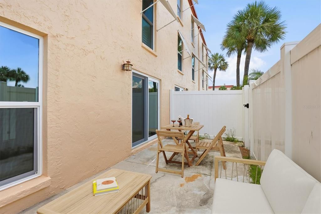 Active With Contract: $224,900 (2 beds, 1 baths, 760 Square Feet)