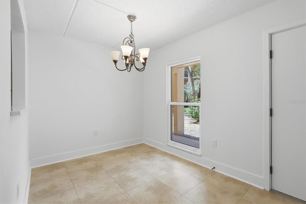 Active With Contract: $224,900 (2 beds, 1 baths, 760 Square Feet)