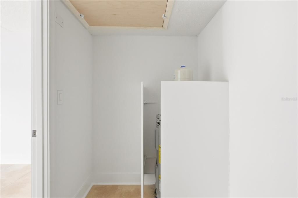 Active With Contract: $224,900 (2 beds, 1 baths, 760 Square Feet)